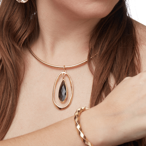 Elegant Gold-Tone Necklace with Teardrop Black Gemstone Pendant