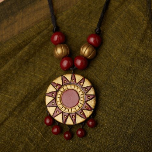 Vaidehi Varnika – Maroon Gold Terracotta Jewelry Set